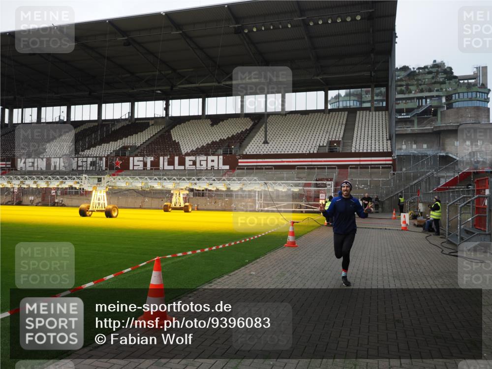07.12.2025 - St. Pauli X-Mass-Run No. 15 Fabian Wolf http://msf.ph/oto/9396083 07.12.2025 10:35:38 Ziel 998, 1100, 1365, 1822 meine-sportfotos.de
