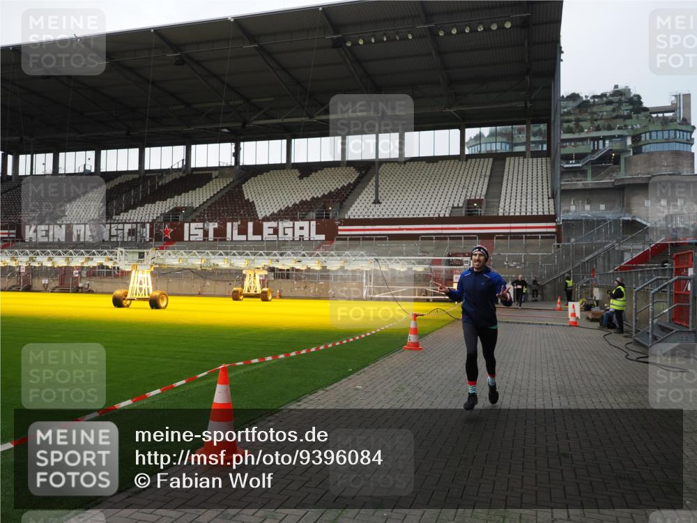 07.12.2025 - St. Pauli X-Mass-Run No. 15 Fabian Wolf http://msf.ph/oto/9396084 07.12.2025 10:35:38 Ziel 998, 1100, 1365, 1822 meine-sportfotos.de
