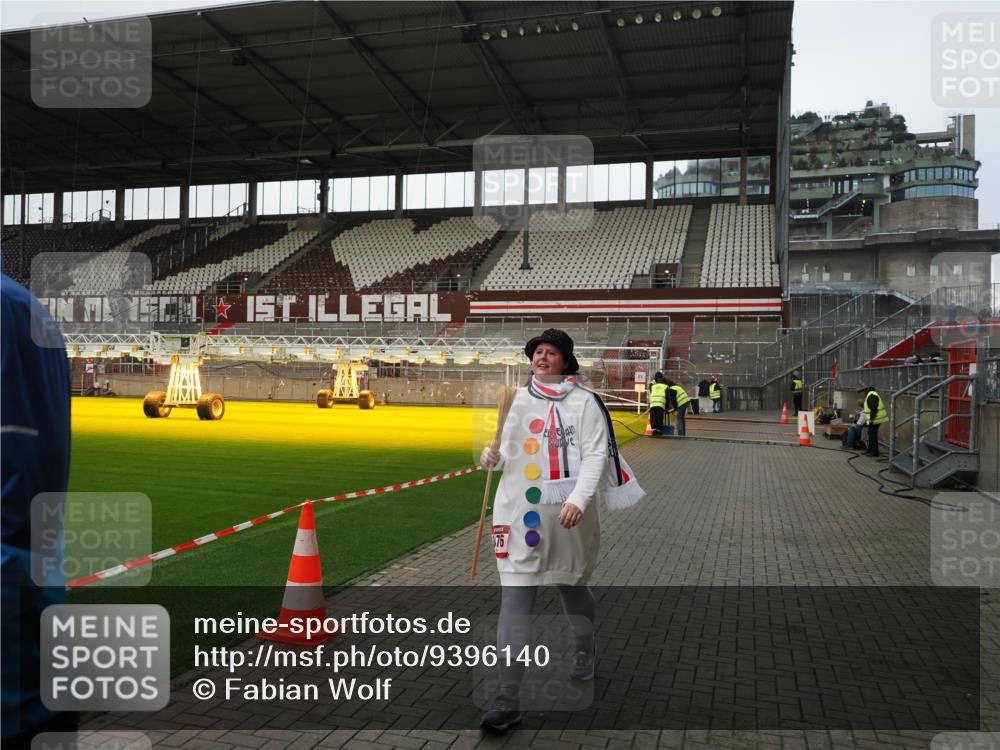 07.12.2025 - St. Pauli X-Mass-Run No. 15 Fabian Wolf http://msf.ph/oto/9396140 07.12.2025 10:36:05 Ziel 350, 3476 meine-sportfotos.de