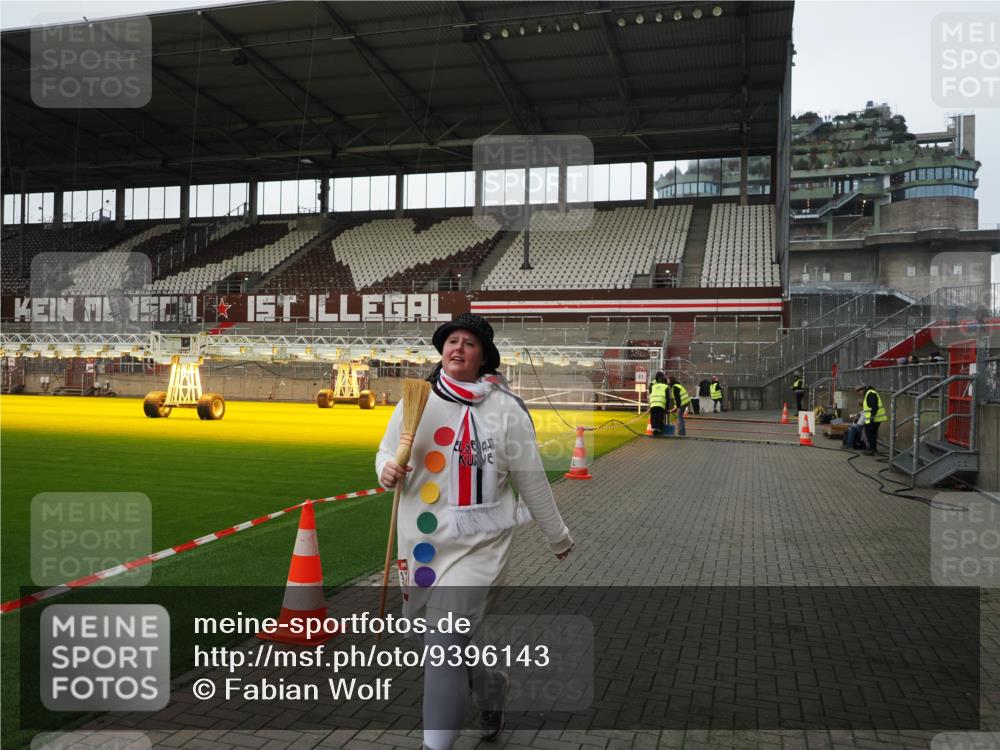 07.12.2025 - St. Pauli X-Mass-Run No. 15 Fabian Wolf http://msf.ph/oto/9396143 07.12.2025 10:36:06 Ziel 350, 3476 meine-sportfotos.de