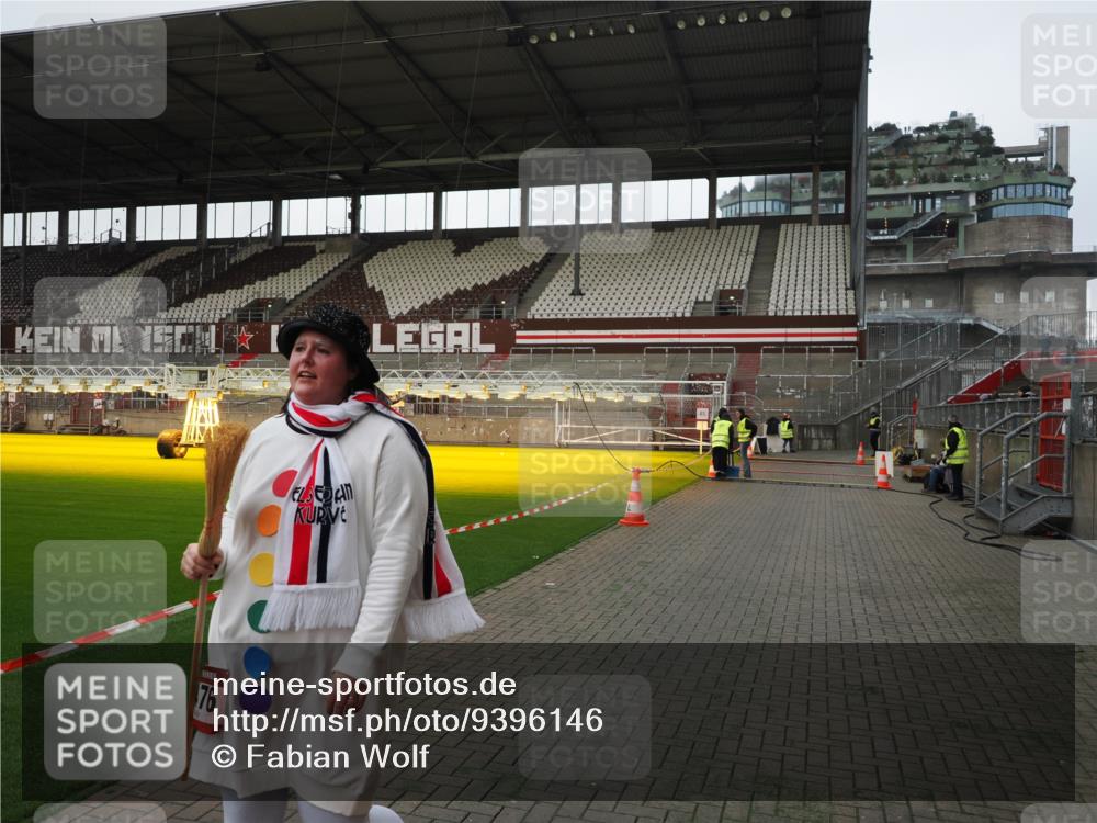 07.12.2025 - St. Pauli X-Mass-Run No. 15 Fabian Wolf http://msf.ph/oto/9396146 07.12.2025 10:36:06 Ziel 350, 3476 meine-sportfotos.de