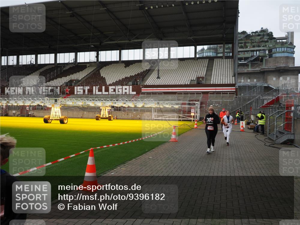07.12.2025 - St. Pauli X-Mass-Run No. 15 Fabian Wolf http://msf.ph/oto/9396182 07.12.2025 10:36:33 Ziel 2948, 3089, 3382, 4200, 4591, 4597, 4599 meine-sportfotos.de