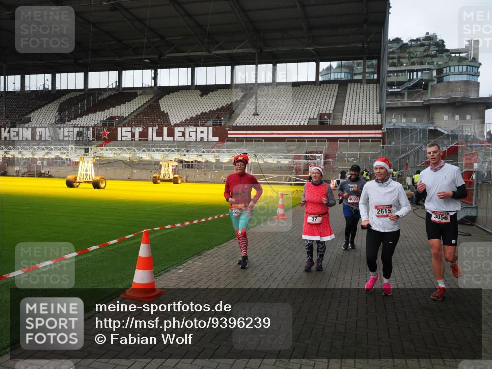 07.12.2025 - St. Pauli X-Mass-Run No. 15 Fabian Wolf http://msf.ph/oto/9396239 07.12.2025 10:36:51 Ziel 37, 511, 521, 665, 717, 833, 2615, 3056, 3263, 4597, 4690, 4691, 4693 meine-sportfotos.de