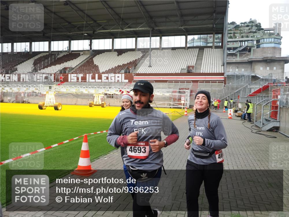 07.12.2025 - St. Pauli X-Mass-Run No. 15 Fabian Wolf http://msf.ph/oto/9396253 07.12.2025 10:36:53 Ziel 37, 511, 521, 665, 717, 833, 2615, 3056, 3263, 4690, 4691, 4693 meine-sportfotos.de