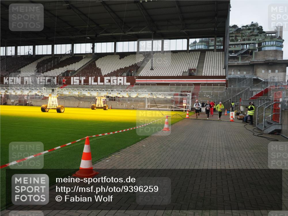 07.12.2025 - St. Pauli X-Mass-Run No. 15 Fabian Wolf http://msf.ph/oto/9396259 07.12.2025 10:36:58 Ziel 37, 503, 521, 665, 2349, 2351, 2615, 3056, 3263, 4690, 4691, 4693 meine-sportfotos.de