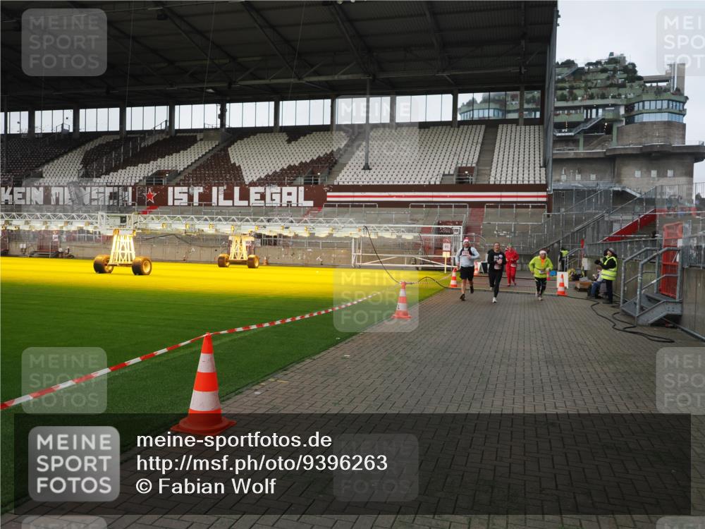 07.12.2025 - St. Pauli X-Mass-Run No. 15 Fabian Wolf http://msf.ph/oto/9396263 07.12.2025 10:37:00 Ziel 37, 503, 665, 2349, 2351, 2615, 3056, 3090, 3263, 4690, 4691, 4693 meine-sportfotos.de