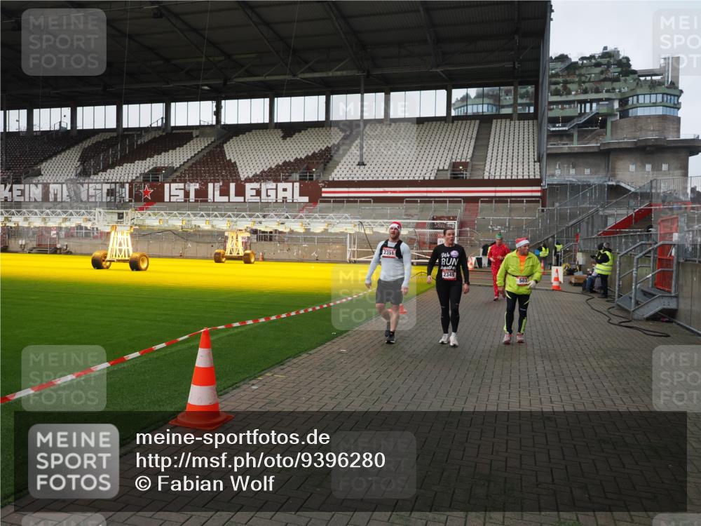 07.12.2025 - St. Pauli X-Mass-Run No. 15 Fabian Wolf http://msf.ph/oto/9396280 07.12.2025 10:37:04 Ziel 503, 2349, 2351, 3056, 3090, 3263 meine-sportfotos.de