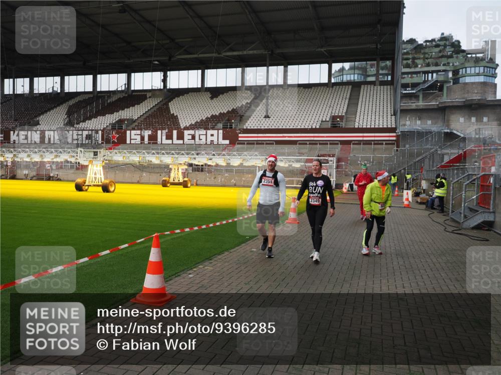 07.12.2025 - St. Pauli X-Mass-Run No. 15 Fabian Wolf http://msf.ph/oto/9396285 07.12.2025 10:37:05 Ziel 503, 2349, 2351, 3090, 3263, 4761 meine-sportfotos.de