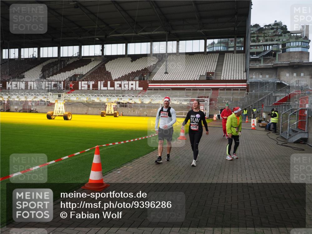 07.12.2025 - St. Pauli X-Mass-Run No. 15 Fabian Wolf http://msf.ph/oto/9396286 07.12.2025 10:37:05 Ziel 503, 2349, 2351, 3090, 3263, 4761 meine-sportfotos.de