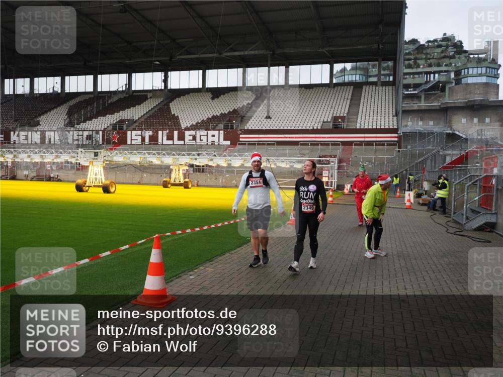 07.12.2025 - St. Pauli X-Mass-Run No. 15 Fabian Wolf http://msf.ph/oto/9396288 07.12.2025 10:37:05 Ziel 503, 2349, 2351, 3090, 3263, 4761 meine-sportfotos.de
