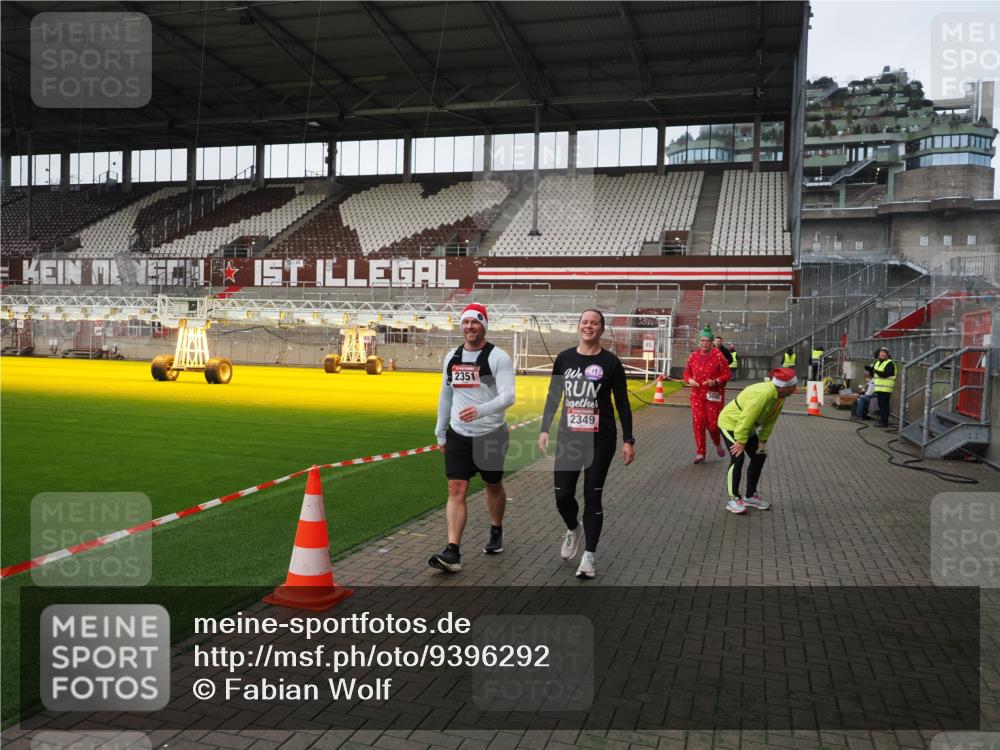 07.12.2025 - St. Pauli X-Mass-Run No. 15 Fabian Wolf http://msf.ph/oto/9396292 07.12.2025 10:37:06 Ziel 503, 2349, 2351, 3090, 3263, 4761 meine-sportfotos.de