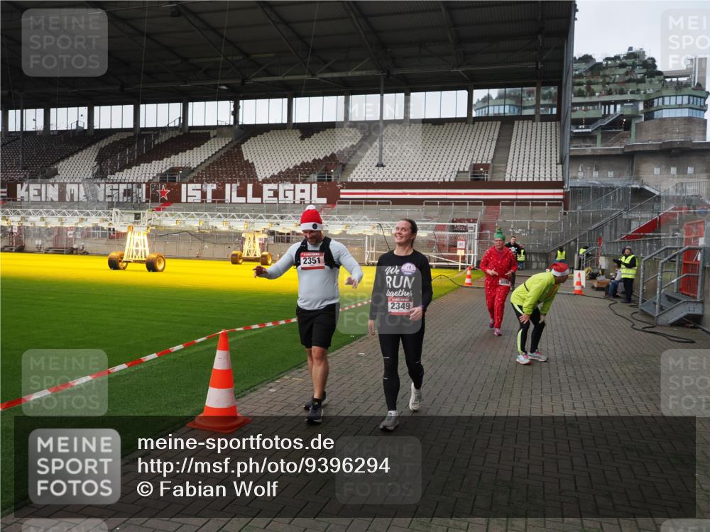 07.12.2025 - St. Pauli X-Mass-Run No. 15 Fabian Wolf http://msf.ph/oto/9396294 07.12.2025 10:37:07 Ziel 503, 2349, 2351, 3090, 3263, 4761 meine-sportfotos.de