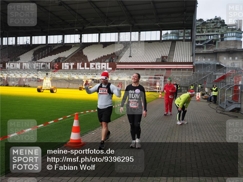 07.12.2025 - St. Pauli X-Mass-Run No. 15 Fabian Wolf http://msf.ph/oto/9396295 07.12.2025 10:37:07 Ziel 503, 2349, 2351, 3090, 3263, 4761 meine-sportfotos.de