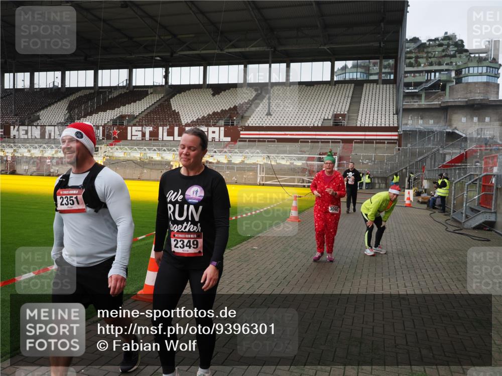 07.12.2025 - St. Pauli X-Mass-Run No. 15 Fabian Wolf http://msf.ph/oto/9396301 07.12.2025 10:37:08 Ziel 503, 2349, 2351, 3090, 4761 meine-sportfotos.de