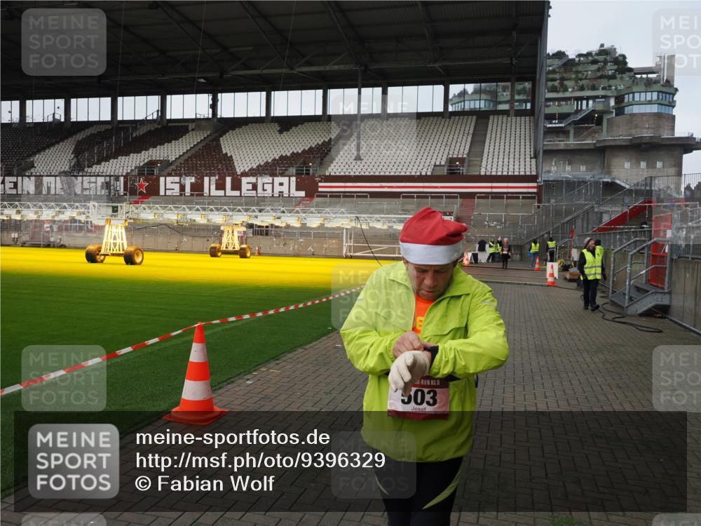07.12.2025 - St. Pauli X-Mass-Run No. 15 Fabian Wolf http://msf.ph/oto/9396329 07.12.2025 10:37:17 Ziel 503, 2349, 2351, 3090, 4761 meine-sportfotos.de