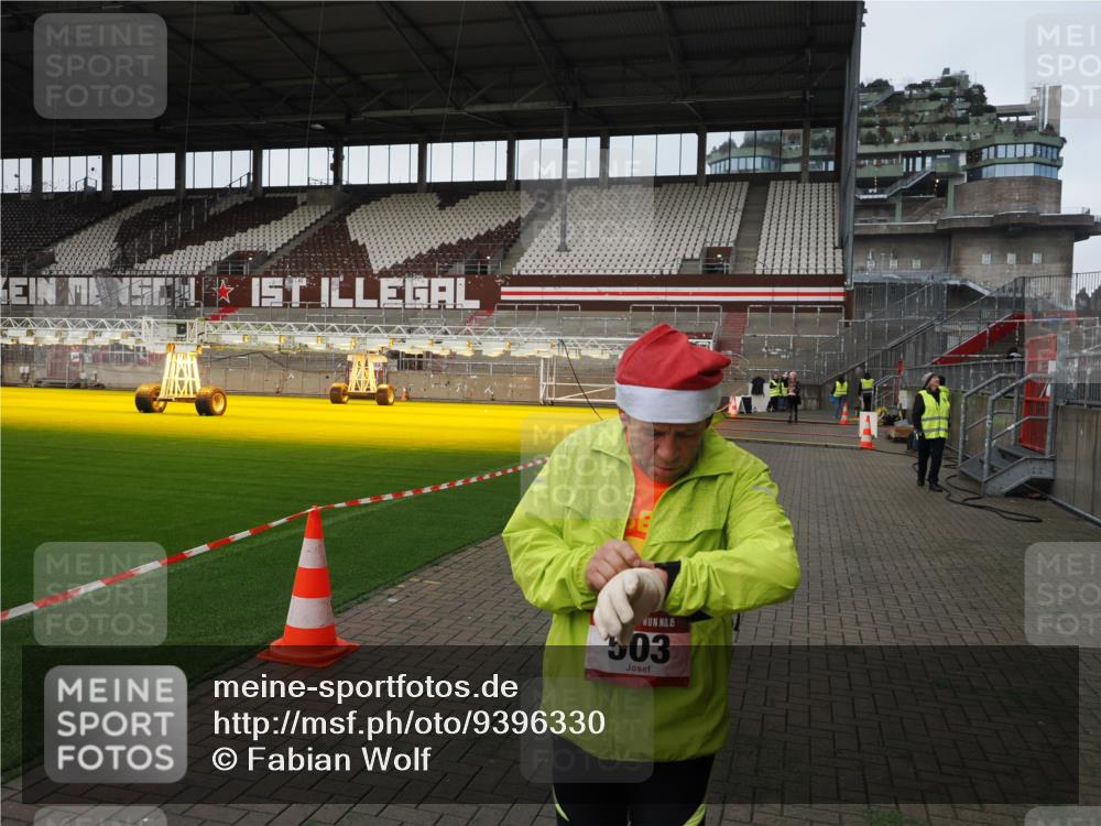 07.12.2025 - St. Pauli X-Mass-Run No. 15 Fabian Wolf http://msf.ph/oto/9396330 07.12.2025 10:37:17 Ziel 503, 2349, 2351, 3090, 4761 meine-sportfotos.de