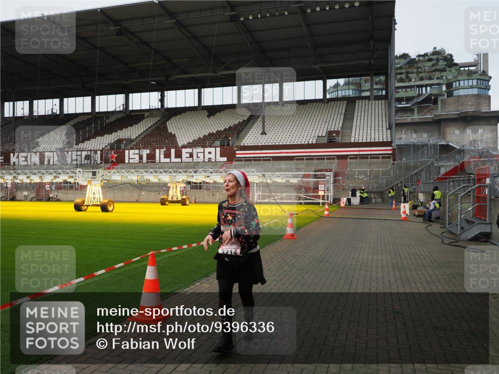 07.12.2025 - St. Pauli X-Mass-Run No. 15 Fabian Wolf http://msf.ph/oto/9396336 07.12.2025 10:37:30 Ziel 3214 meine-sportfotos.de