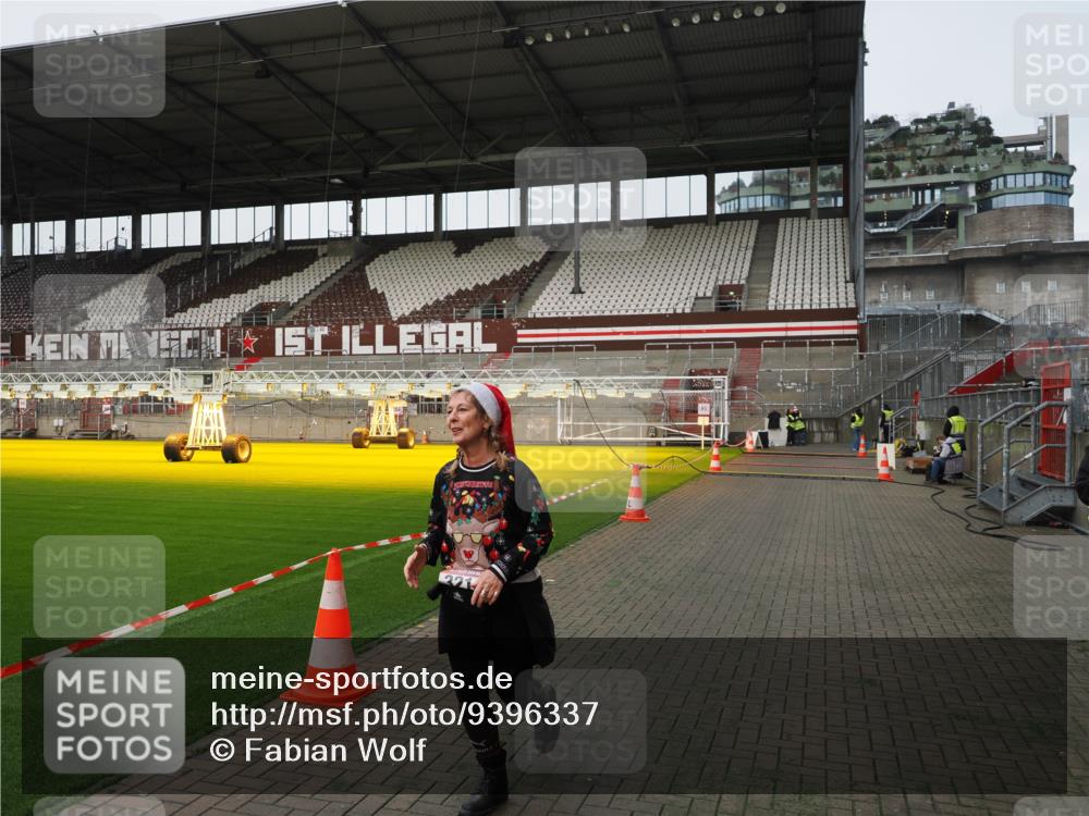 07.12.2025 - St. Pauli X-Mass-Run No. 15 Fabian Wolf http://msf.ph/oto/9396337 07.12.2025 10:37:30 Ziel 3214 meine-sportfotos.de