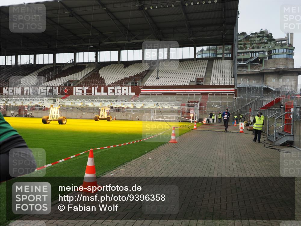 07.12.2025 - St. Pauli X-Mass-Run No. 15 Fabian Wolf http://msf.ph/oto/9396358 07.12.2025 10:37:53 Ziel 2899, 3069, 4872 meine-sportfotos.de