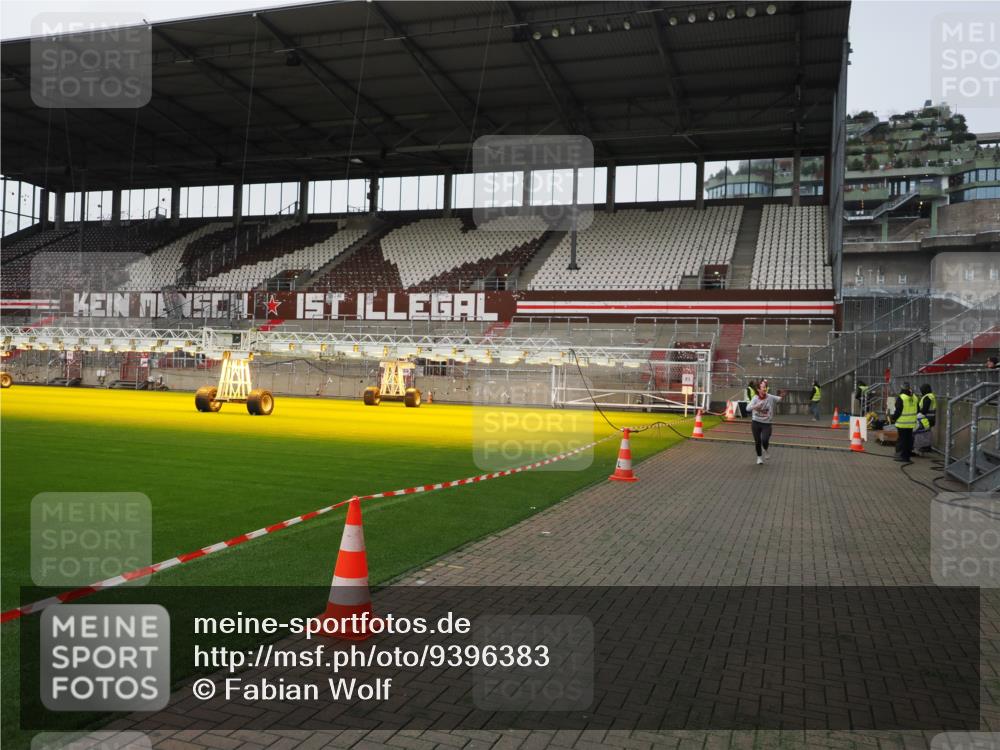 07.12.2025 - St. Pauli X-Mass-Run No. 15 Fabian Wolf http://msf.ph/oto/9396383 07.12.2025 10:38:11 Ziel 70, 1794, 2899 meine-sportfotos.de