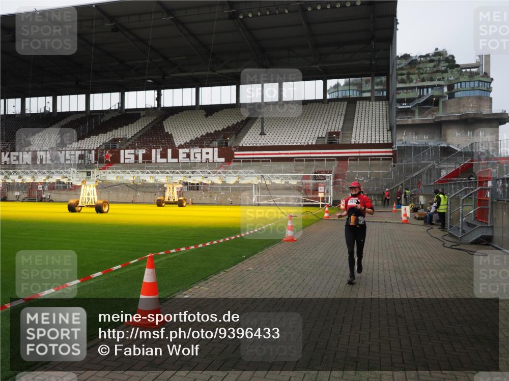 07.12.2025 - St. Pauli X-Mass-Run No. 15 Fabian Wolf http://msf.ph/oto/9396433 07.12.2025 10:38:51 Ziel 1250, 1255, 2943, 3058, 3061 meine-sportfotos.de