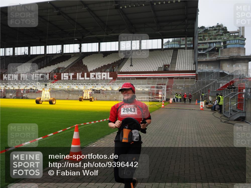 07.12.2025 - St. Pauli X-Mass-Run No. 15 Fabian Wolf http://msf.ph/oto/9396442 07.12.2025 10:38:53 Ziel 1250, 1255, 2943, 3058, 3061 meine-sportfotos.de
