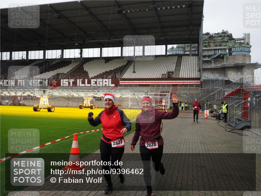 07.12.2025 - St. Pauli X-Mass-Run No. 15 Fabian Wolf http://msf.ph/oto/9396462 07.12.2025 10:39:03 Ziel 1417, 2827, 2828, 2943 meine-sportfotos.de