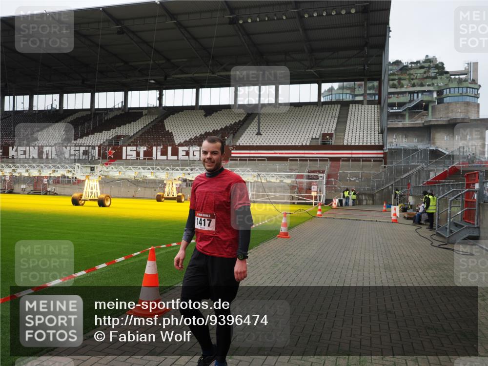 07.12.2025 - St. Pauli X-Mass-Run No. 15 Fabian Wolf http://msf.ph/oto/9396474 07.12.2025 10:39:12 Ziel 1417, 2827, 2828 meine-sportfotos.de