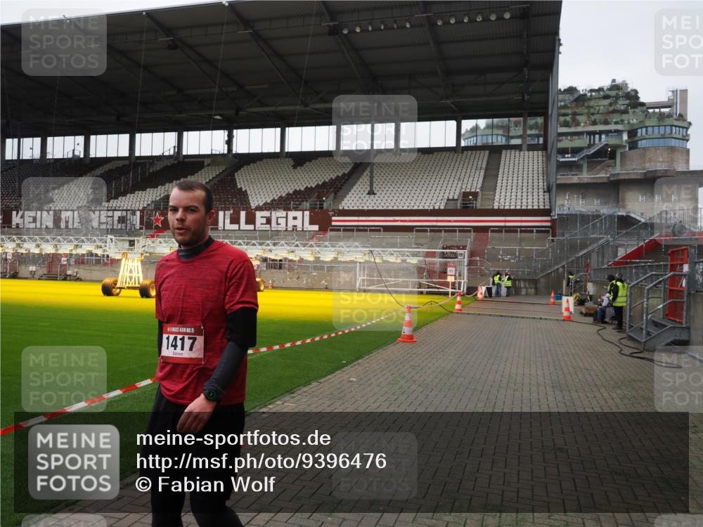 07.12.2025 - St. Pauli X-Mass-Run No. 15 Fabian Wolf http://msf.ph/oto/9396476 07.12.2025 10:39:12 Ziel 1417, 2827, 2828 meine-sportfotos.de