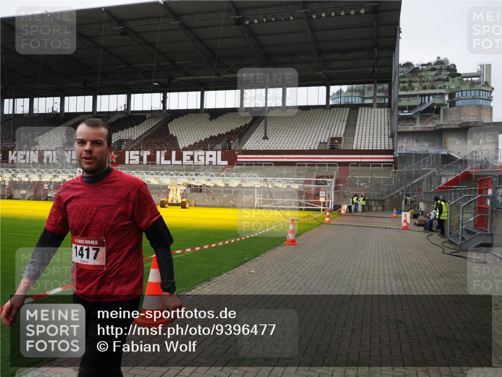 07.12.2025 - St. Pauli X-Mass-Run No. 15 Fabian Wolf http://msf.ph/oto/9396477 07.12.2025 10:39:12 Ziel 1417, 2827, 2828 meine-sportfotos.de