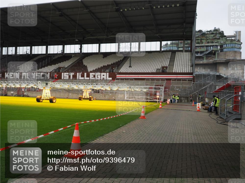 07.12.2025 - St. Pauli X-Mass-Run No. 15 Fabian Wolf http://msf.ph/oto/9396479 07.12.2025 10:39:13 Ziel 1417, 2827, 2828 meine-sportfotos.de