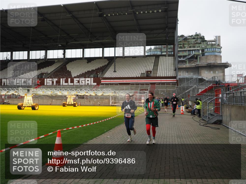 07.12.2025 - St. Pauli X-Mass-Run No. 15 Fabian Wolf http://msf.ph/oto/9396486 07.12.2025 10:39:27 Ziel 981, 1796, 1889, 2354, 3118, 3240, 3242 meine-sportfotos.de