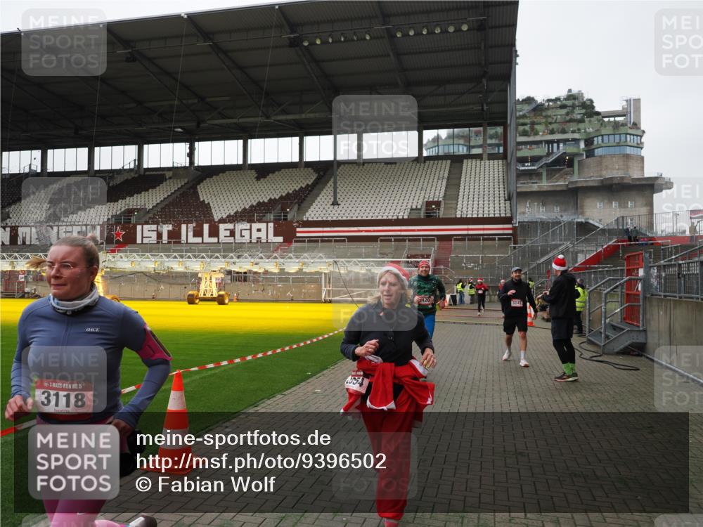 07.12.2025 - St. Pauli X-Mass-Run No. 15 Fabian Wolf http://msf.ph/oto/9396502 07.12.2025 10:39:33 Ziel 981, 1796, 1889, 2354, 2420, 3118, 3240, 3242, 4207, 4211 meine-sportfotos.de
