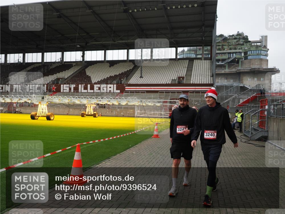 07.12.2025 - St. Pauli X-Mass-Run No. 15 Fabian Wolf http://msf.ph/oto/9396524 07.12.2025 10:39:38 Ziel 981, 1796, 1889, 2354, 2420, 2588, 3118, 3240, 3242, 4207, 4211 meine-sportfotos.de