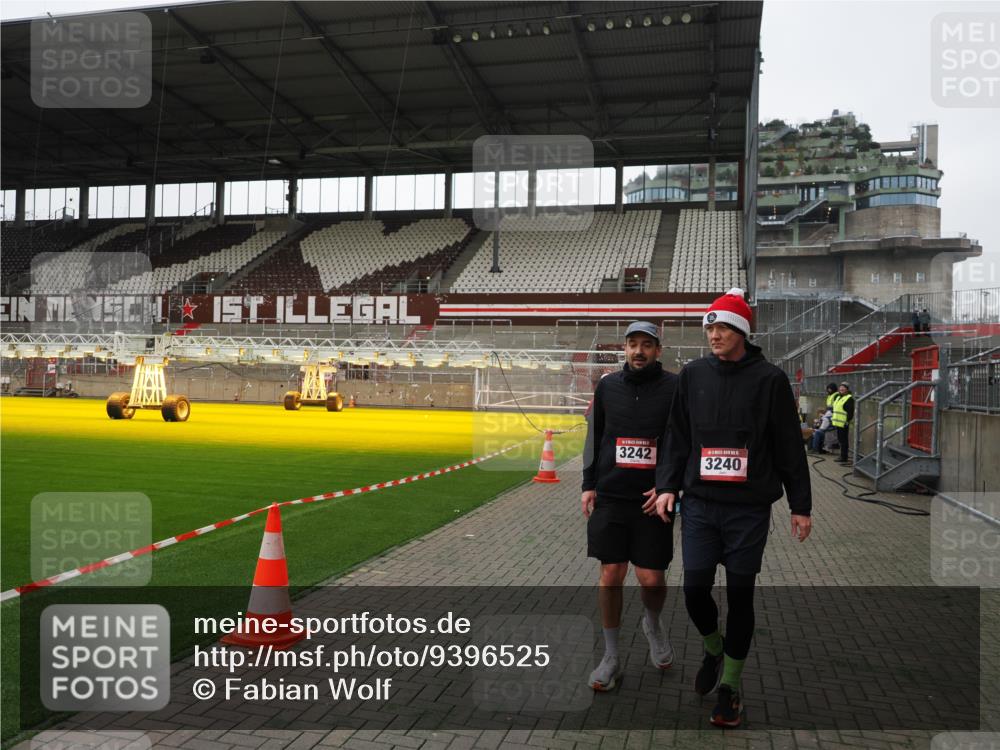 07.12.2025 - St. Pauli X-Mass-Run No. 15 Fabian Wolf http://msf.ph/oto/9396525 07.12.2025 10:39:38 Ziel 981, 1796, 1889, 2354, 2420, 2588, 3118, 3240, 3242, 4207, 4211 meine-sportfotos.de