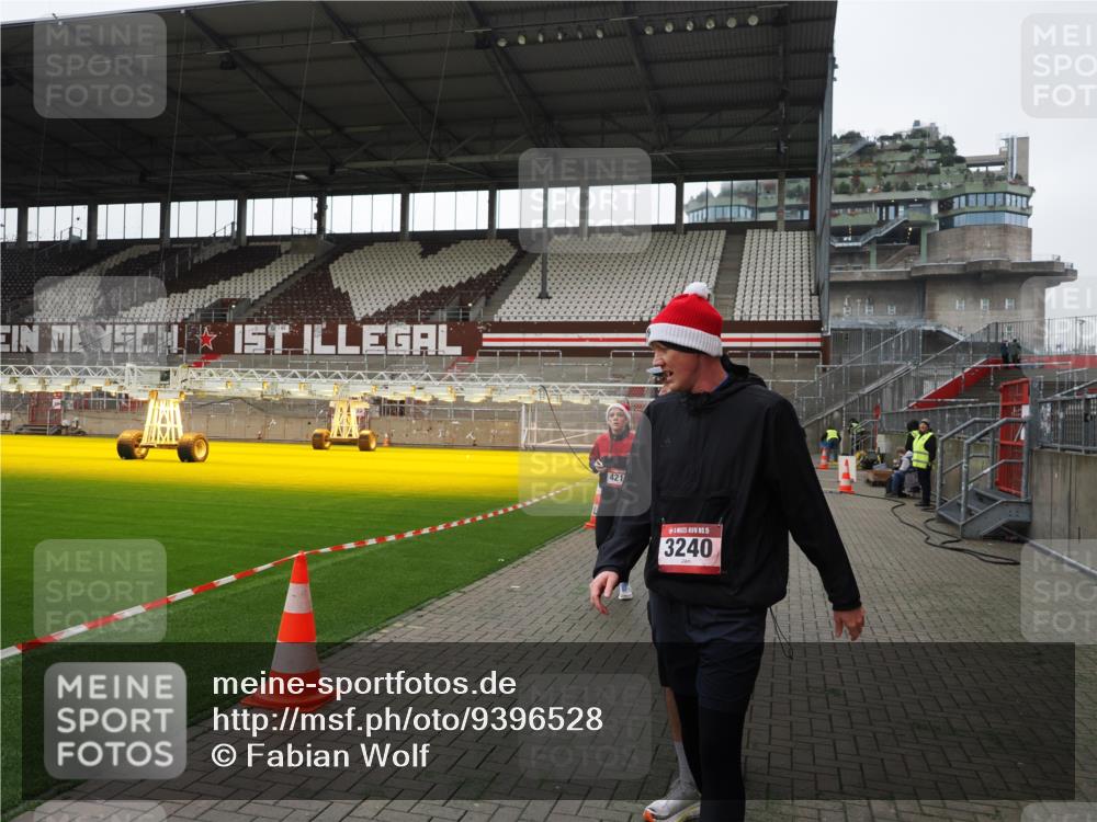 07.12.2025 - St. Pauli X-Mass-Run No. 15 Fabian Wolf http://msf.ph/oto/9396528 07.12.2025 10:39:39 Ziel 981, 1796, 2354, 2420, 2588, 3118, 3240, 3242, 4207, 4211 meine-sportfotos.de