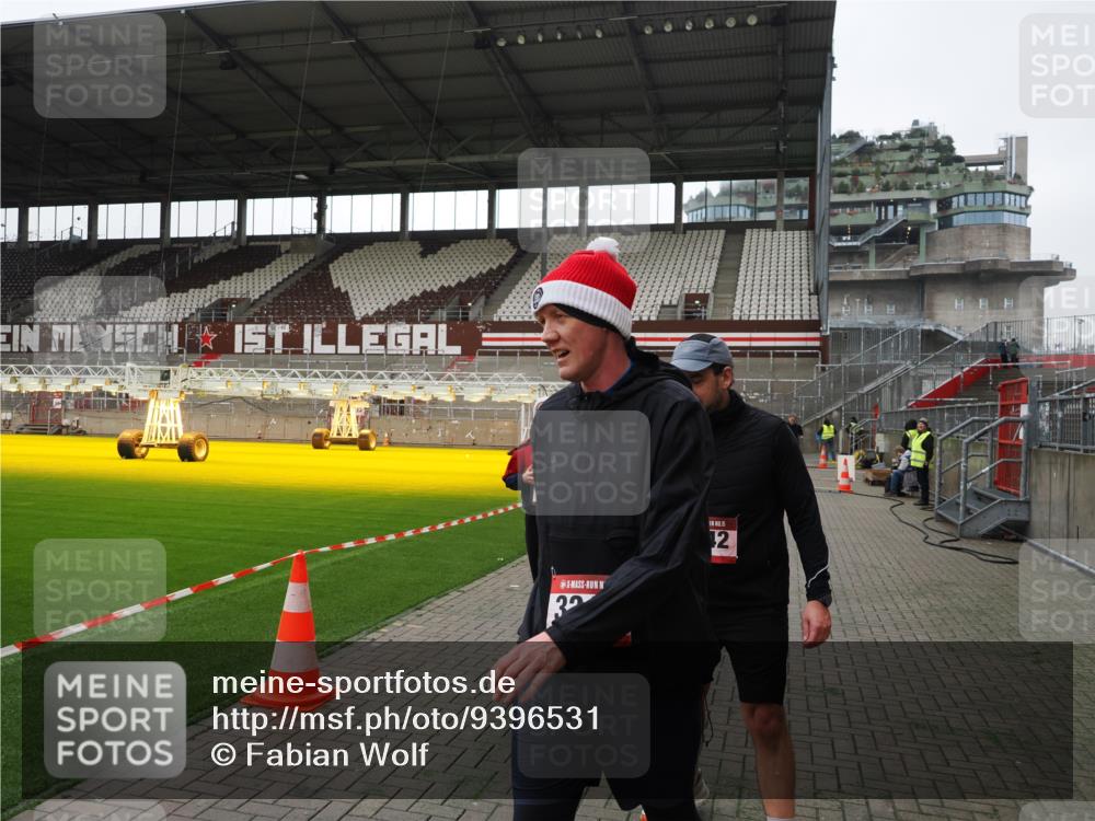 07.12.2025 - St. Pauli X-Mass-Run No. 15 Fabian Wolf http://msf.ph/oto/9396531 07.12.2025 10:39:39 Ziel 981, 1796, 2354, 2420, 2588, 3118, 3240, 3242, 4207, 4211 meine-sportfotos.de