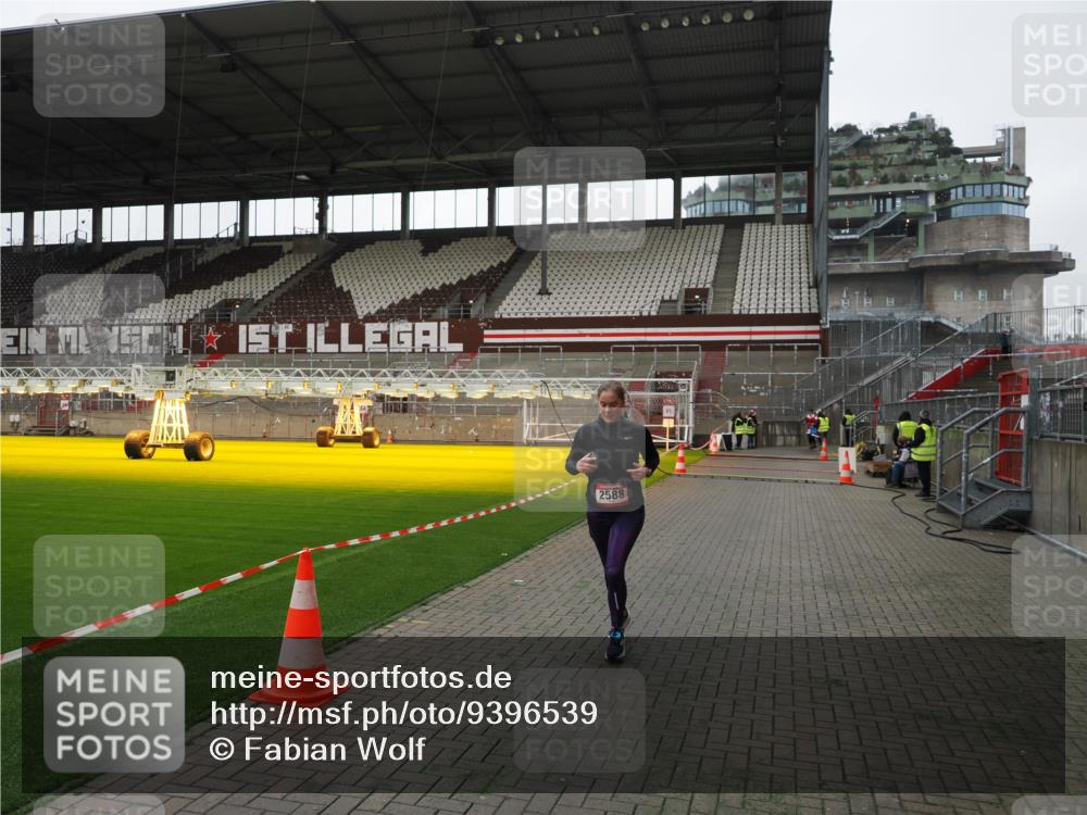 07.12.2025 - St. Pauli X-Mass-Run No. 15 Fabian Wolf http://msf.ph/oto/9396539 07.12.2025 10:39:44 Ziel 2354, 2420, 2588, 3118, 3240, 3242, 4207, 4211 meine-sportfotos.de