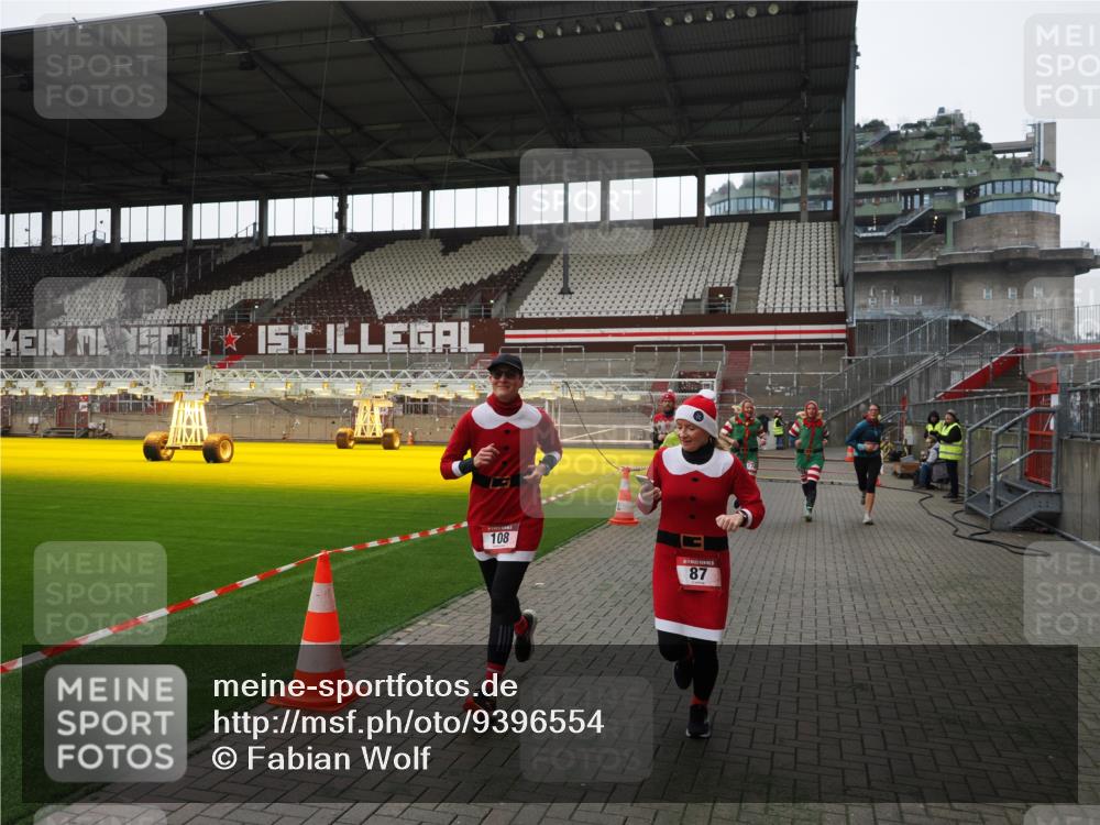 07.12.2025 - St. Pauli X-Mass-Run No. 15 Fabian Wolf http://msf.ph/oto/9396554 07.12.2025 10:39:55 Ziel 87, 108, 827, 1604, 1748, 1749, 2588, 2754 meine-sportfotos.de