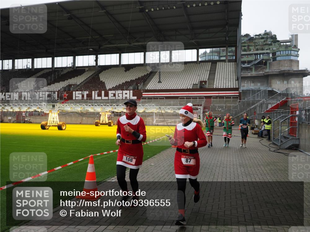 07.12.2025 - St. Pauli X-Mass-Run No. 15 Fabian Wolf http://msf.ph/oto/9396555 07.12.2025 10:39:55 Ziel 87, 108, 827, 1604, 1748, 1749, 2588, 2754 meine-sportfotos.de