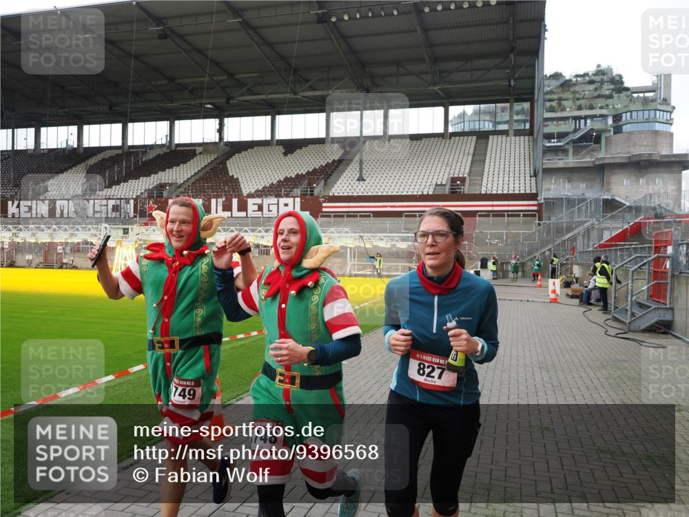 07.12.2025 - St. Pauli X-Mass-Run No. 15 Fabian Wolf http://msf.ph/oto/9396568 07.12.2025 10:39:59 Ziel 87, 108, 827, 1604, 1748, 1749, 2754 meine-sportfotos.de