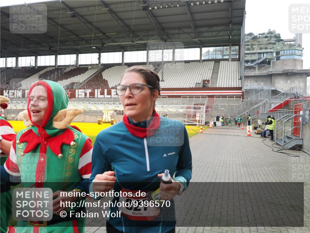 07.12.2025 - St. Pauli X-Mass-Run No. 15 Fabian Wolf http://msf.ph/oto/9396570 07.12.2025 10:39:59 Ziel 87, 108, 827, 1604, 1748, 1749, 2754 meine-sportfotos.de
