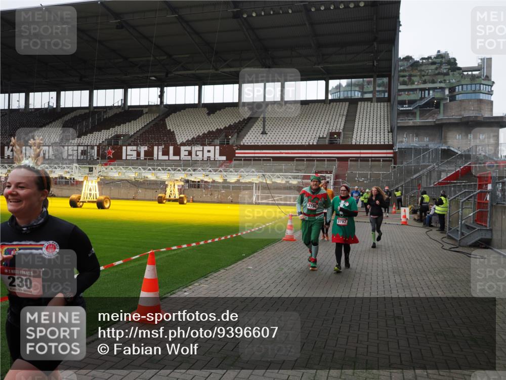 07.12.2025 - St. Pauli X-Mass-Run No. 15 Fabian Wolf http://msf.ph/oto/9396607 07.12.2025 10:40:16 Ziel 230, 538, 580, 731, 735, 3161, 3164, 3796, 3797, 4874, 4878 meine-sportfotos.de