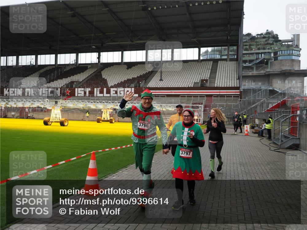 07.12.2025 - St. Pauli X-Mass-Run No. 15 Fabian Wolf http://msf.ph/oto/9396614 07.12.2025 10:40:19 Ziel 230, 538, 580, 731, 735, 2169, 3161, 3164, 3796, 3797, 4874, 4878 meine-sportfotos.de