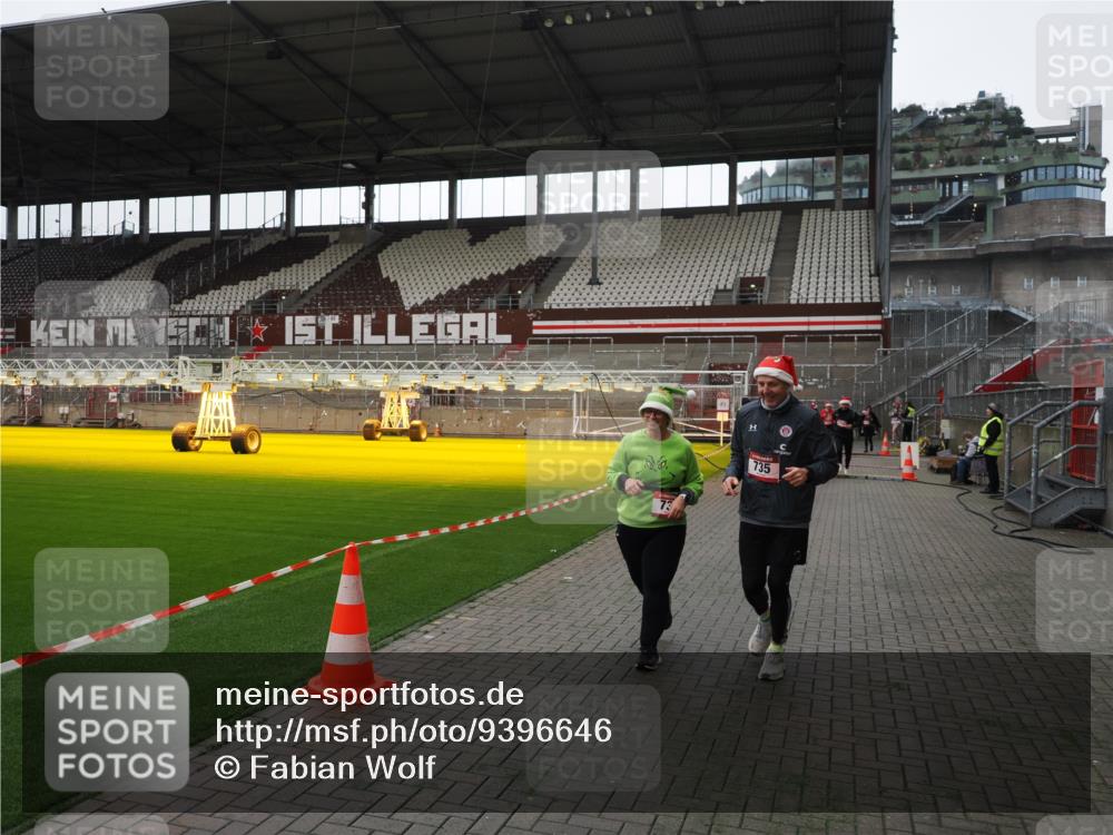 07.12.2025 - St. Pauli X-Mass-Run No. 15 Fabian Wolf http://msf.ph/oto/9396646 07.12.2025 10:40:27 Ziel 230, 731, 735, 2169, 2594, 2916, 3161, 3164, 3244, 3408 meine-sportfotos.de