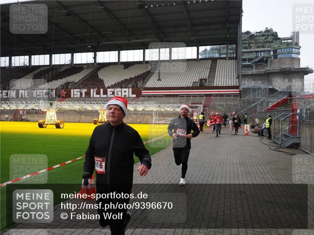 07.12.2025 - St. Pauli X-Mass-Run No. 15 Fabian Wolf http://msf.ph/oto/9396670 07.12.2025 10:40:32 Ziel 731, 735, 1457, 2169, 2594, 2916, 3161, 3164, 3244, 3407, 3408, 4041, 4304 meine-sportfotos.de