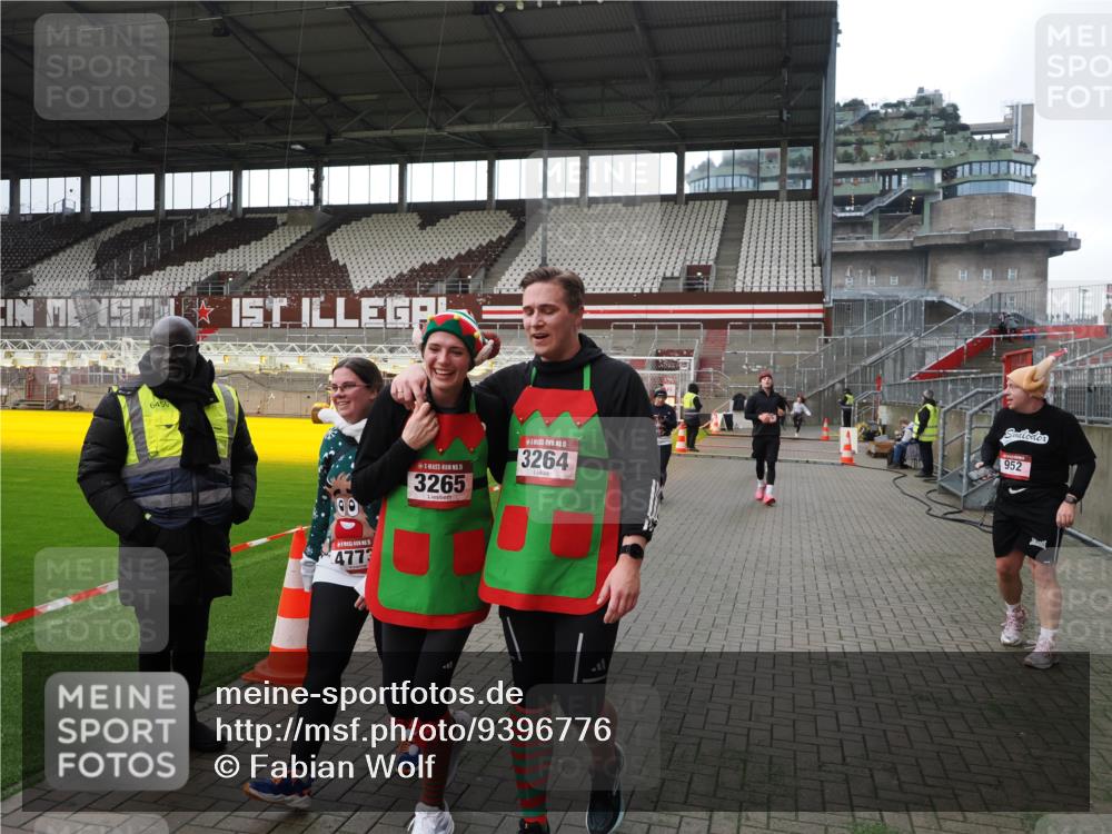 07.12.2025 - St. Pauli X-Mass-Run No. 15 Fabian Wolf http://msf.ph/oto/9396776 07.12.2025 10:41:10 Ziel 449, 545, 575, 952, 1153, 3047, 3264, 3265, 3951, 4617, 4773 meine-sportfotos.de
