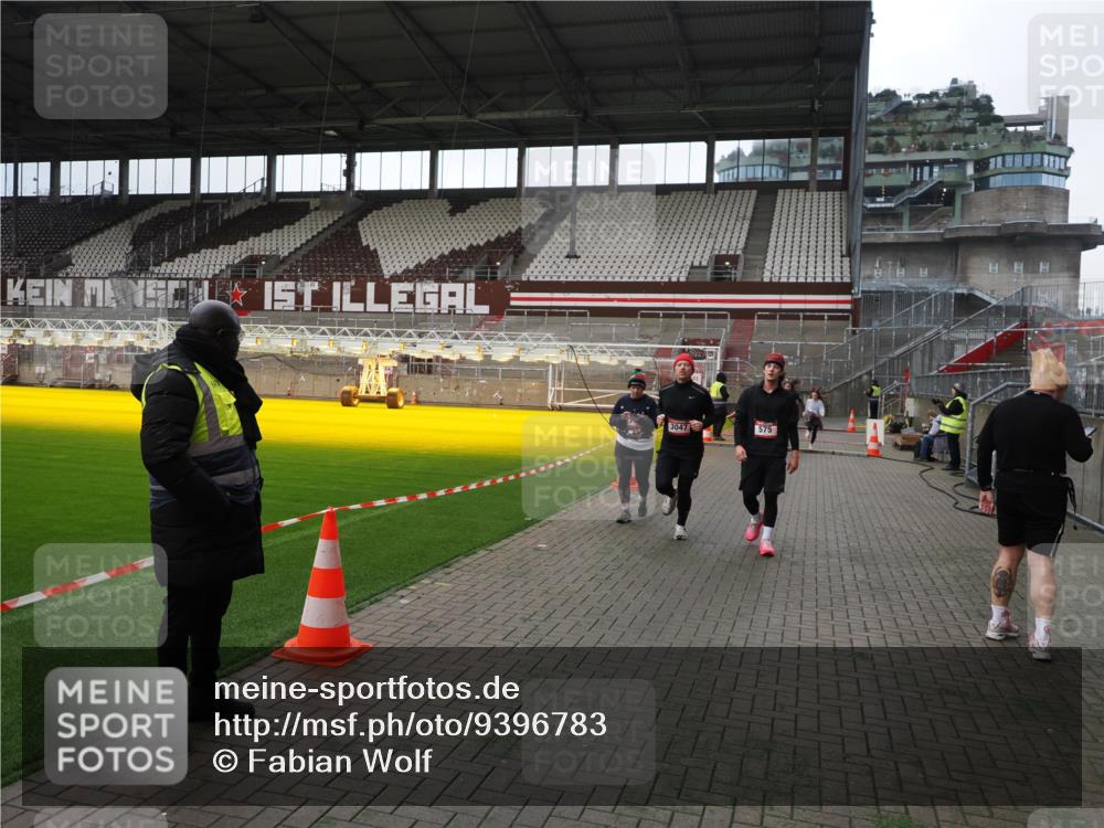 07.12.2025 - St. Pauli X-Mass-Run No. 15 Fabian Wolf http://msf.ph/oto/9396783 07.12.2025 10:41:13 Ziel 449, 545, 575, 952, 1153, 2330, 2331, 3047, 3951, 4617, 4773 meine-sportfotos.de