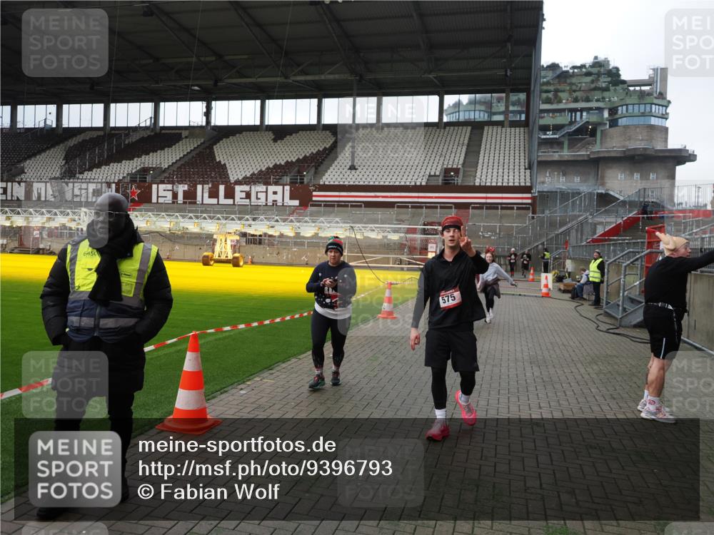 07.12.2025 - St. Pauli X-Mass-Run No. 15 Fabian Wolf http://msf.ph/oto/9396793 07.12.2025 10:41:16 Ziel 449, 545, 575, 1153, 2330, 2331, 3047, 3951, 4617, 4773 meine-sportfotos.de