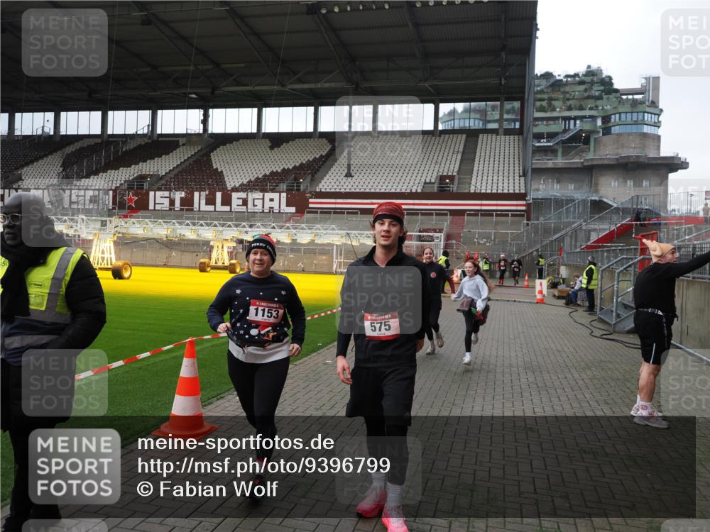 07.12.2025 - St. Pauli X-Mass-Run No. 15 Fabian Wolf http://msf.ph/oto/9396799 07.12.2025 10:41:17 Ziel 449, 545, 575, 1153, 2330, 2331, 3047, 3951, 4617 meine-sportfotos.de